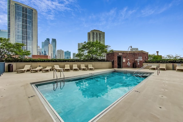 600 N Kingsbury St Unit 1612, Chicago, IL 60654 - view of swimming pool featuring a city view and a patio