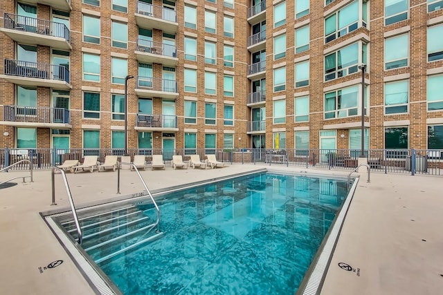 600 N Kingsbury St Unit 1612, Chicago, IL 60654 - community pool featuring fence