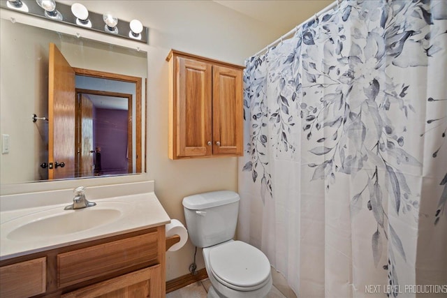 317 Plymouth Ct, Sycamore, IL 60178 - bathroom featuring toilet, vanity, curtained shower, and baseboards