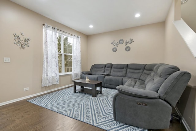 living room with dark wood-type flooring, recessed lighting, and baseboards