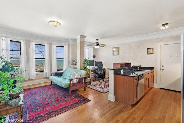living room featuring light wood-style floors, ceiling fan, and crown molding