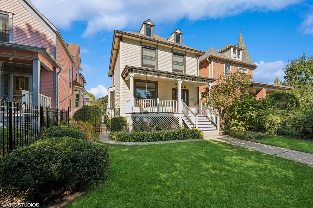 2554 N Bernard St, Chicago, IL 60647 - photo 1