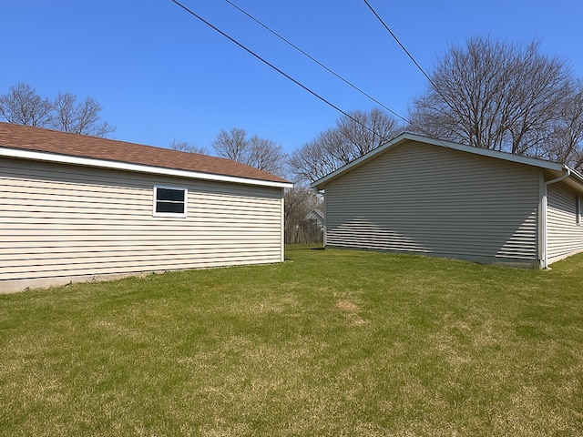 view of yard with an outdoor structure