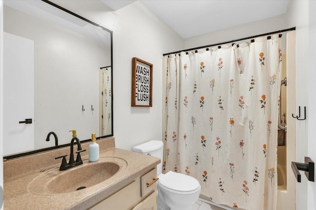 415 E 14th St, Gibson City, IL 60936 - full bath featuring vanity, a bathtub, a shower with shower curtain, and toilet