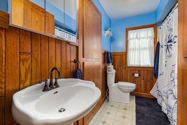 918 Dawes Ave, Joliet, IL 60435 - full bath featuring a sink, wood walls, toilet, wainscoting, and tile patterned floors