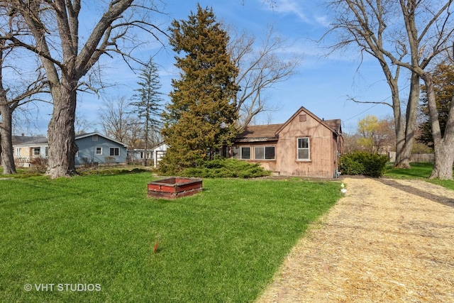 view of front of property with a front yard
