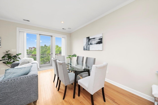 3443 N Lincoln Ave Unit 4A, Chicago, IL 60657 - dining area with ornamental molding, light wood-style floors, baseboards, and recessed lighting