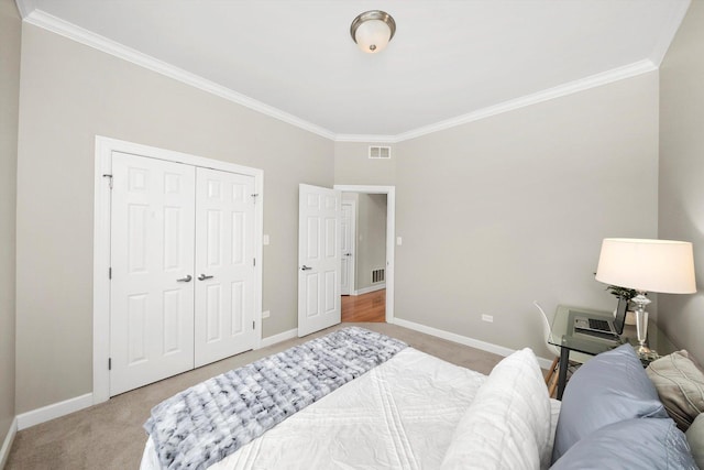 3443 N Lincoln Ave Unit 4A, Chicago, IL 60657 - bedroom with crown molding, light colored carpet, and baseboards