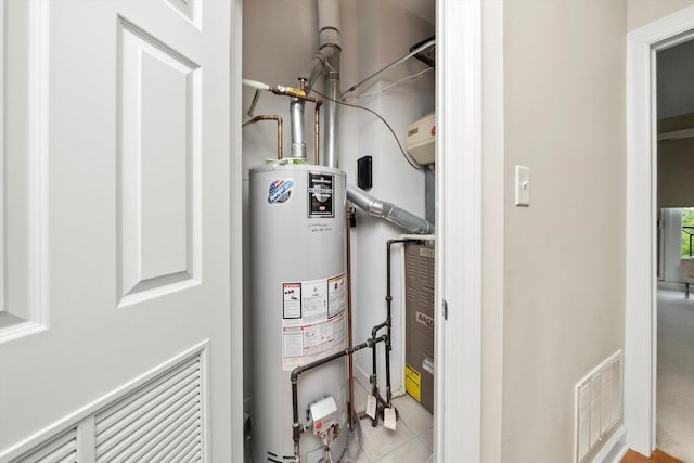 3443 N Lincoln Ave Unit 4A, Chicago, IL 60657 - utilities with water heater