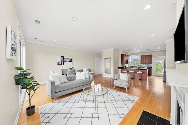 3443 N Lincoln Ave Unit 4A, Chicago, IL 60657 - living room featuring crown molding, recessed lighting, baseboards, and light wood finished floors
