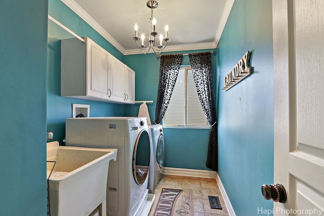 laundry room featuring an inviting chandelier, visible vents, a sink, baseboards, and washing machine and dryer