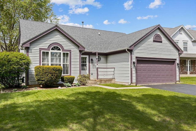 view of front of house featuring roof with shingles, driveway, a garage, and a front yard