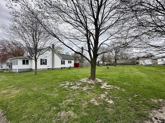 view of yard featuring fence