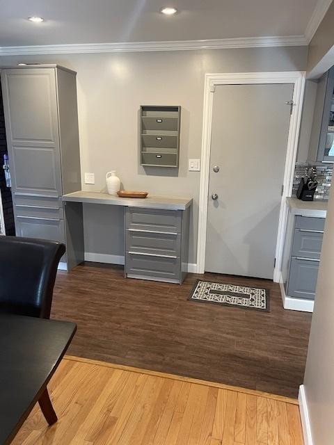 entryway with baseboards, ornamental molding, wood finished floors, and recessed lighting