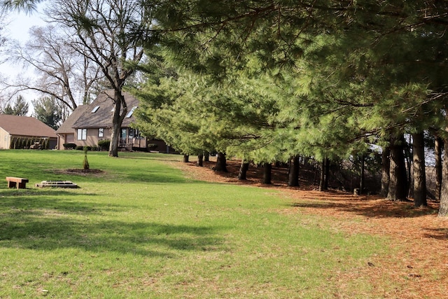 view of yard featuring an outdoor fire pit
