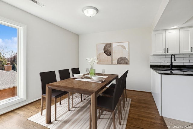 1927 Tanglewood Dr Unit 4A, Glenview, IL 60025 - dining area featuring visible vents, baseboards, and wood finished floors