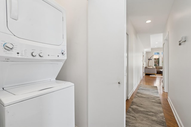 625 W Patterson Ave Unit 3E, Chicago, IL 60613 - laundry area featuring stacked washer and clothes dryer, wood finished floors, recessed lighting, and baseboards