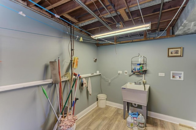 1735 W Woodland Ave, Addison, IL 60101 - laundry room featuring laundry area, baseboards, washer hookup, and wood finished floors