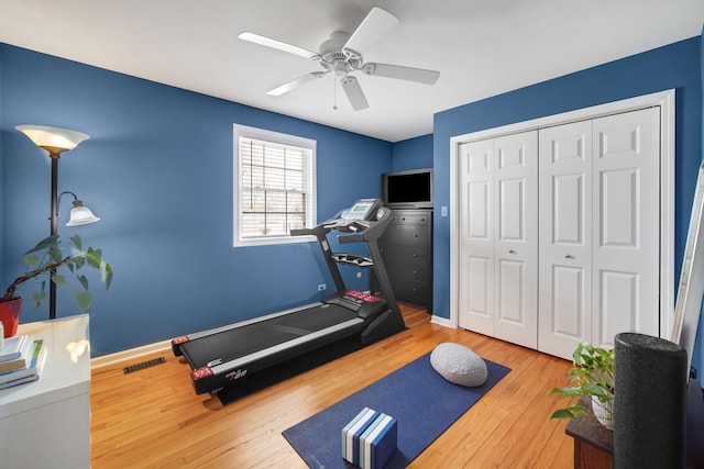2005 Brentwood Ln, Wheaton, IL 60189 - workout area with baseboards, wood finished floors, visible vents, and a ceiling fan