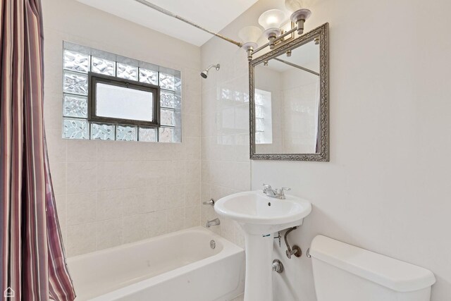 5753 S Moody Ave, Chicago, IL 60638 - bathroom with toilet and shower / tub combo with curtain