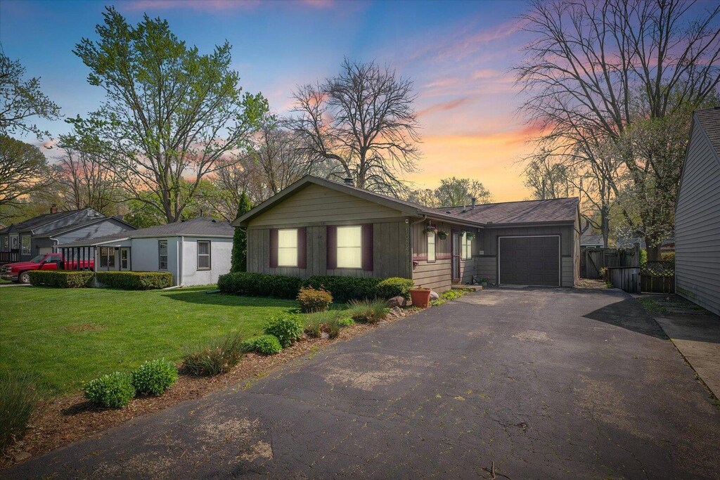 1004 S Webber St, Urbana, IL 61801 - single story home featuring driveway, fence, a front yard, and an attached garage