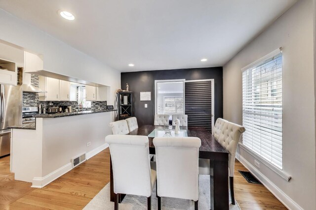 dining area featuring light wood-style flooring, visible vents, and recessed lighting