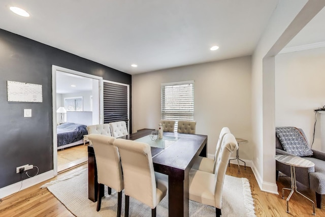 dining area featuring recessed lighting, light wood-style flooring, and baseboards