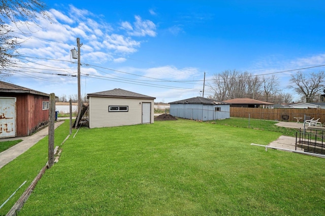 view of yard featuring an outbuilding and fence