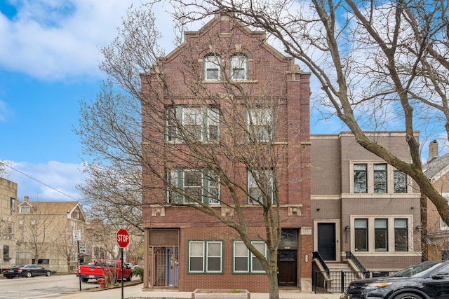 view of front facade with brick siding