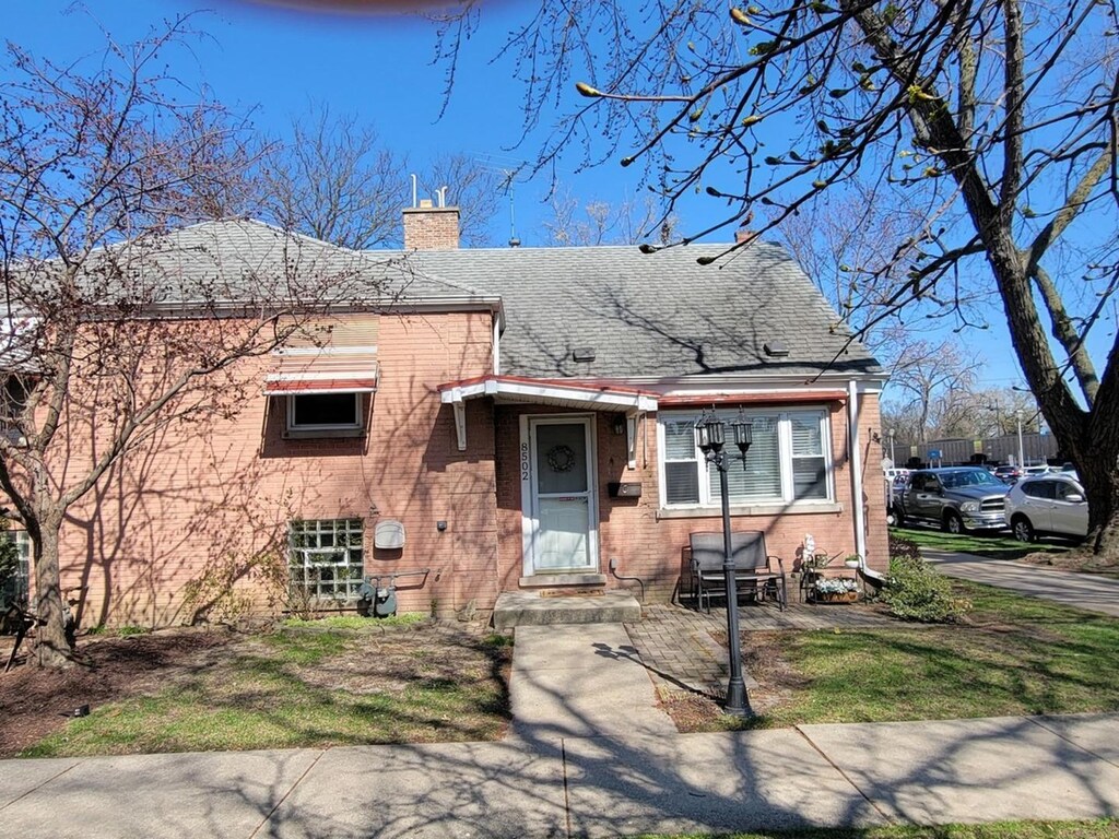 8502 Brookfield Ave, Brookfield, IL 60513 - photo 1