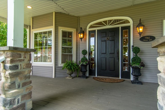 entrance to property featuring a porch