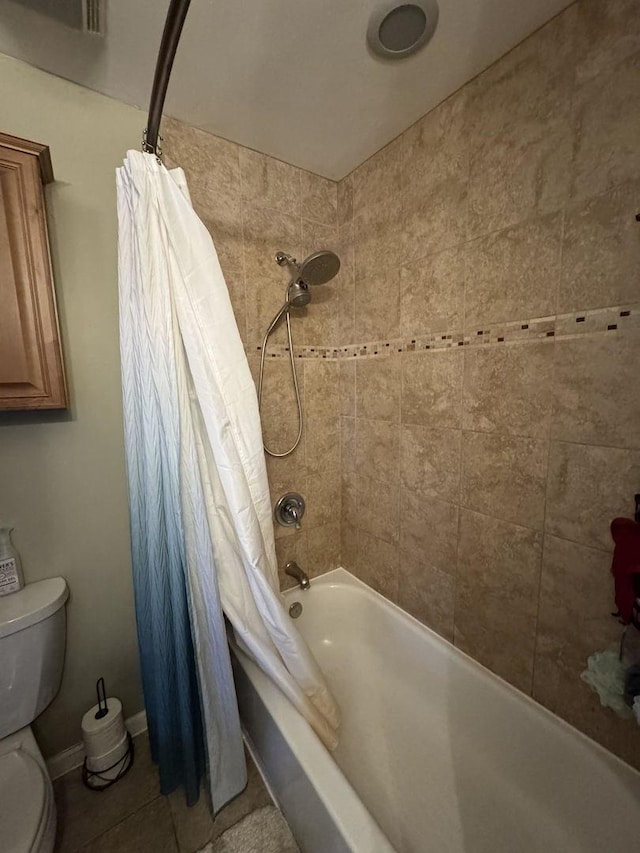 800 Tomahawk Trl, Round Lake Heights, IL 60073 - bathroom featuring visible vents, toilet, shower / bath combo with shower curtain, and tile patterned flooring