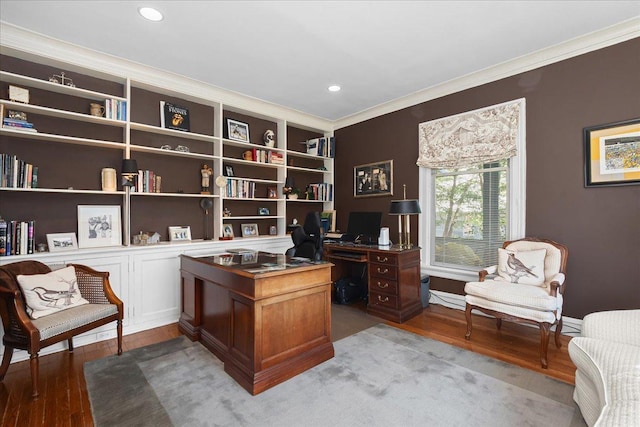 office area with recessed lighting, light wood-style flooring, crown molding, and built in shelves