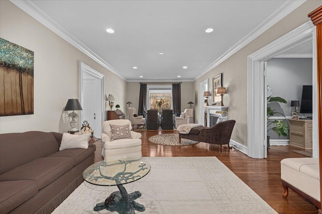 living room featuring crown molding, baseboards, recessed lighting, and dark wood-style flooring