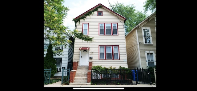 view of front facade with fence