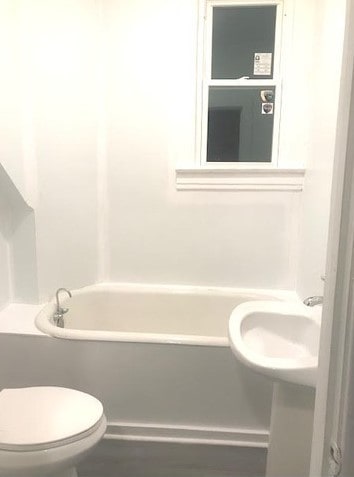1639 Victoria Ave, North Chicago, IL 60064 - full bathroom with toilet and a washtub