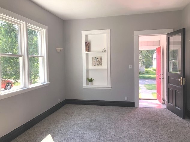 1639 Victoria Ave, North Chicago, IL 60064 - entrance foyer featuring baseboards and carpet