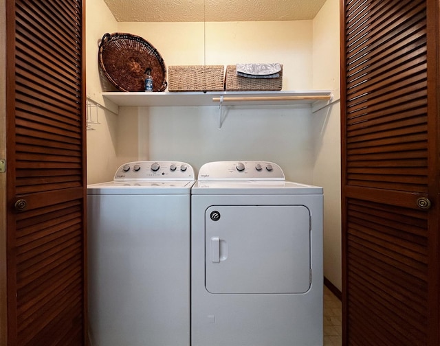 608 Cheshire Dr, Bloomington, IL 61704 - laundry area featuring independent washer and dryer
