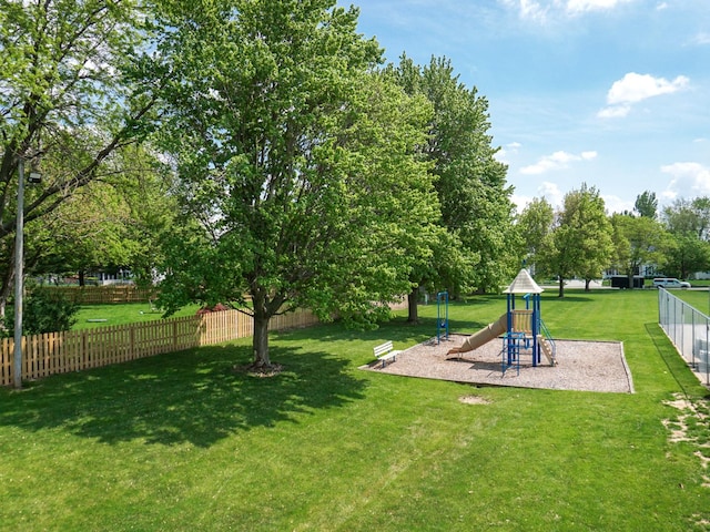 608 Cheshire Dr, Bloomington, IL 61704 - view of yard