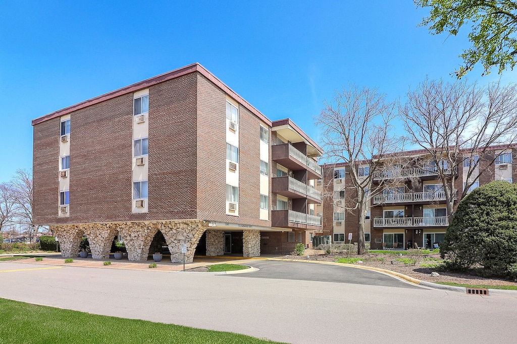 1301 S Finley Rd Unit 404, Lombard, IL 60148 - view of building exterior