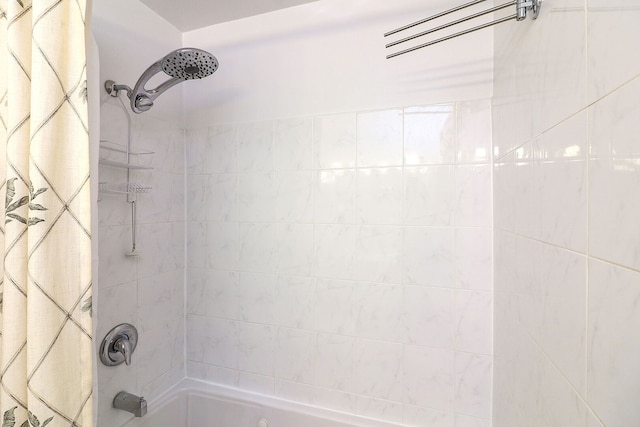 bathroom with shower / bath combo