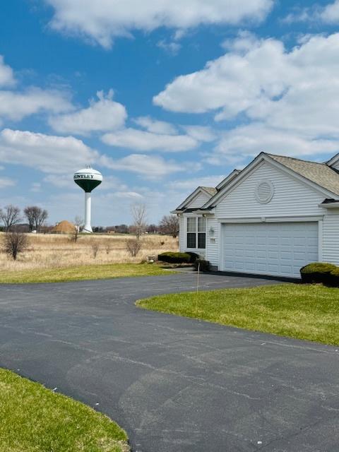 11246 Bellflower Ln, Huntley, IL 60142 - exterior space