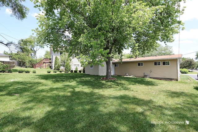1032 Brentwood Dr, Round Lake Beach, IL 60073 - view of green lawn