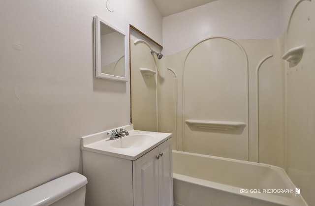 1032 Brentwood Dr, Round Lake Beach, IL 60073 - bathroom with vanity and bathtub / shower combination