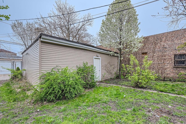 8151 S Bennett Ave, Chicago, IL 60617 - exterior space with fence