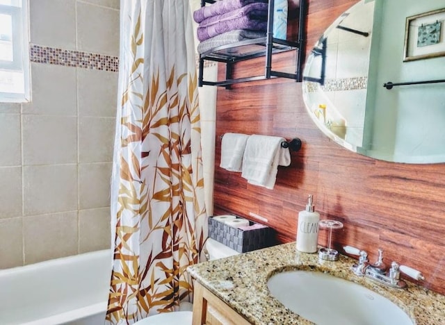 1022 N Rockwell St, Chicago, IL 60622 - bathroom with toilet, vanity, and shower / tub combo with curtain
