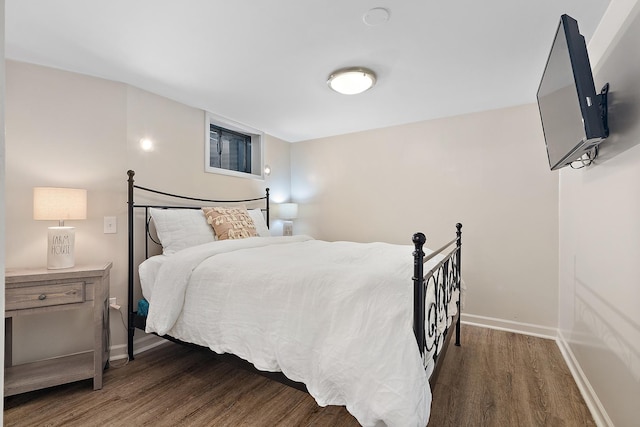 506 Aberdeen Rd, Frankfort, IL 60423 - bedroom with wood finished floors and baseboards