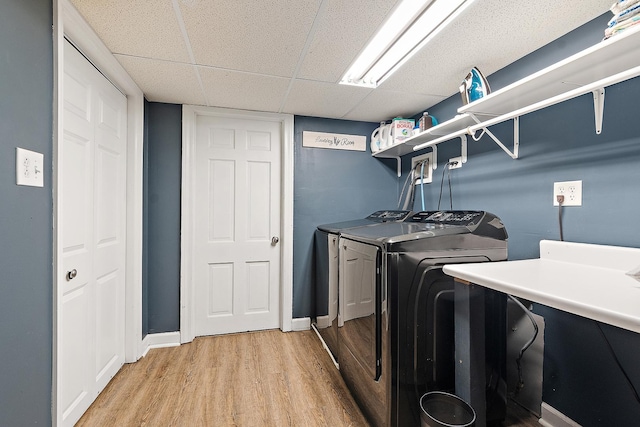 506 Aberdeen Rd, Frankfort, IL 60423 - clothes washing area featuring washer and dryer, light wood-style flooring, and baseboards