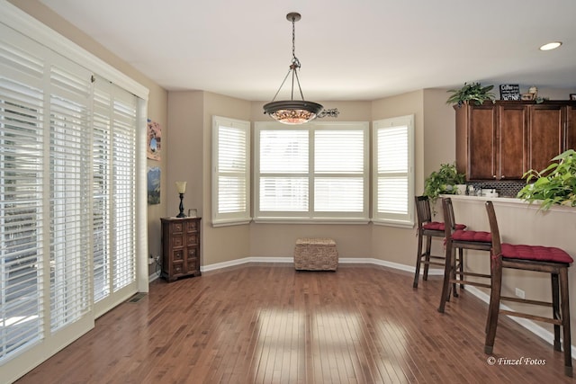 459 E Amberside Dr, Elgin, IL 60124 - dining area featuring wood finished floors and baseboards