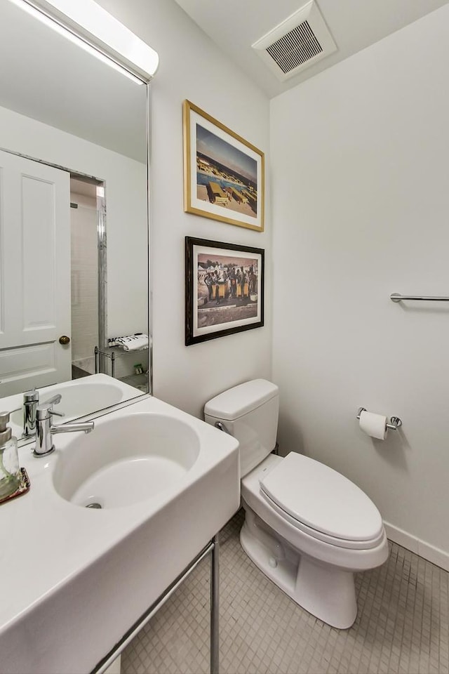 351 W Belden Ave, Chicago, IL 60614 - bathroom with visible vents, toilet, a sink, tile patterned floors, and baseboards